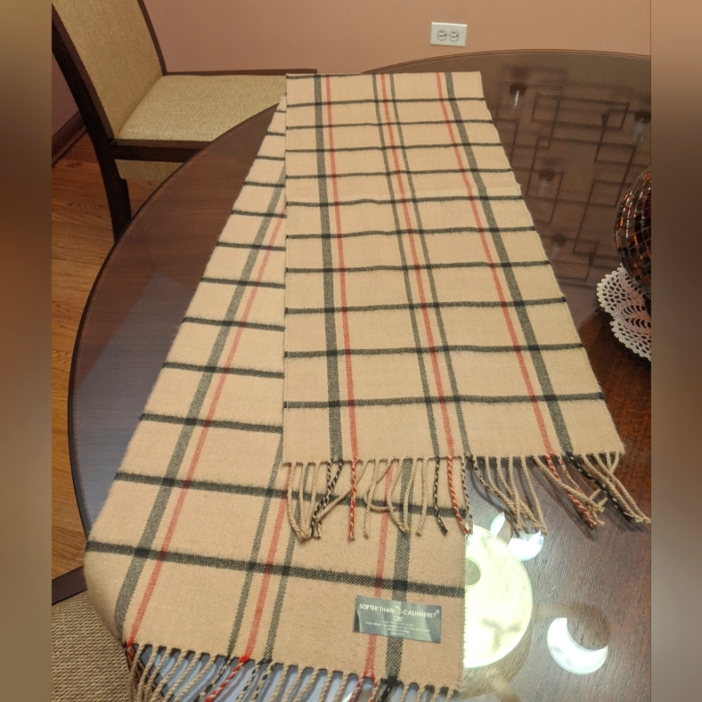 Brand NEW neck Scarf w/out tags- designer pattern!! Cashmere looking material